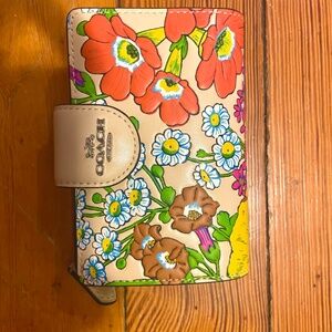 Coach - Medium Corner Zip Leather Wallet with Floral Print